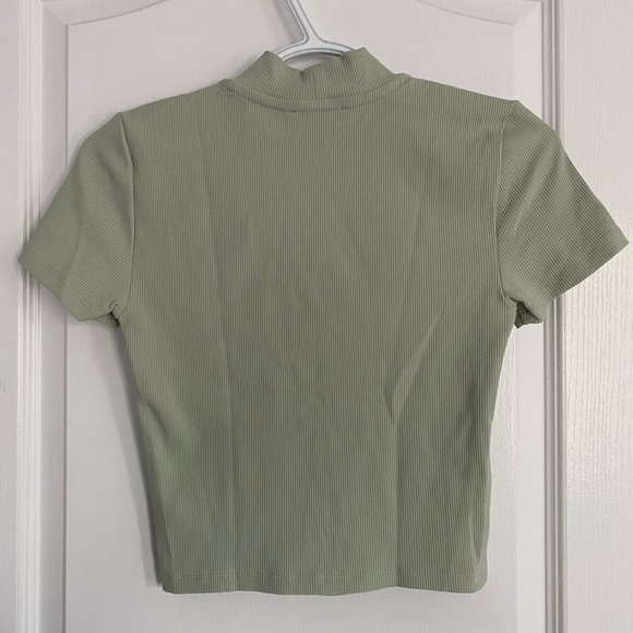 Ribbed Babaton Mockneck Tshirt - Picture 3 of 3